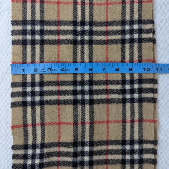 Used Burberry Designer Scarf Beige – Unisex Lambswool – Elegant Winter Accessory - Picture 7 of 7